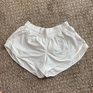 white hotty hot 2.5 inch lululemon shorts